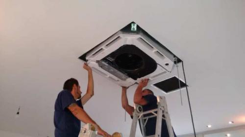 Instalação de ar condicionado residencial e comercial